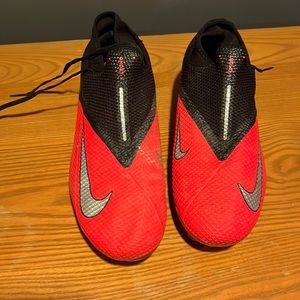 Nike woman’s size 9 outdoor soccer cleats. Lightly used